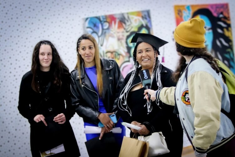 Entrega de diplomas a las y los egresados del plan de finalización de estudios secundarios “FinEs”