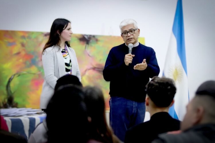 Entrega de diplomas a las y los egresados del plan de finalización de estudios secundarios “FinEs”