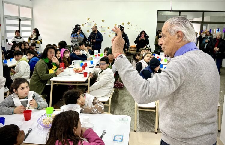 Juan de Jesús inauguró la nueva cocina y el comedor de la Escuela N° 12 de Mar de Ajó