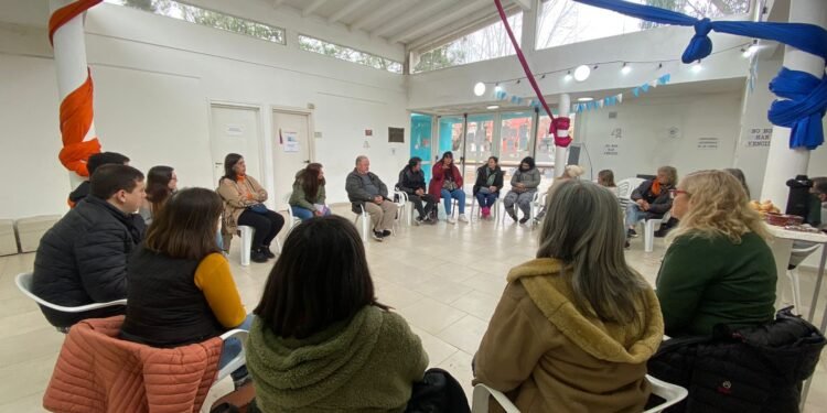 El Municipio trabaja junto a productores y emprendedores ceramistas de La Costa