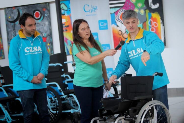 Se entregaron sillas de ruedas y elementos ortopédicos a vecinos e instituciones de La Costa