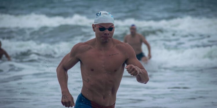 Guardavidas costero compite en el Mundial de salvamento acuático en Australia