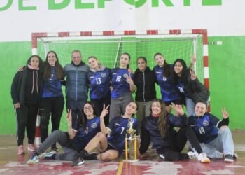 El equipo femenino de la Escuela Municipal de Handball se consagró otra vez campeón del Torneo Regional