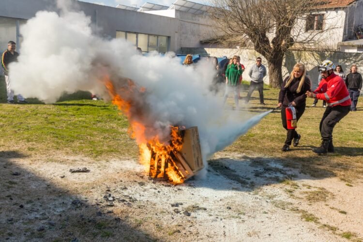 Se realizó una capacitación sobre manejo del fuego en el Hospital de Santa Teresita