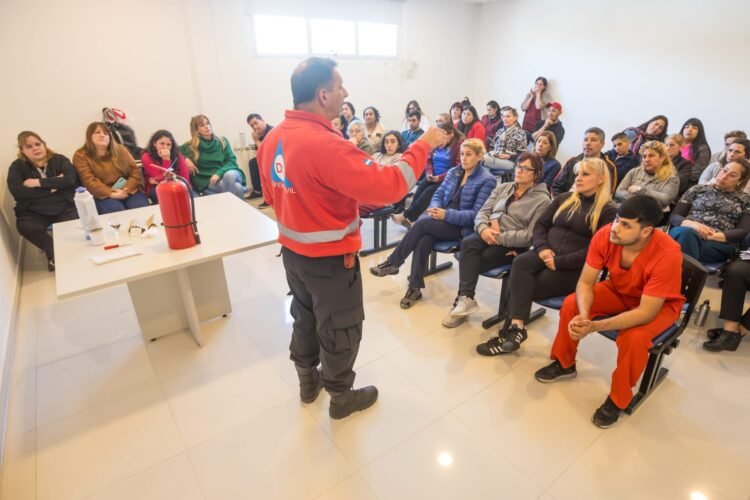 Se realizó una capacitación sobre manejo del fuego en el Hospital de Santa Teresita