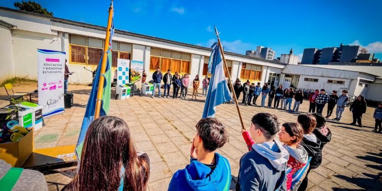 Jura ambiental en secundarias de La Costa