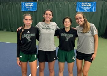 La tenista costera Lara Díaz Zaya forma parte de un equipo de competición en Estados Unidos