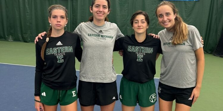 La tenista costera Lara Díaz Zaya forma parte de un equipo de competición en Estados Unidos