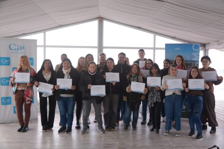 Recibieron certificados quienes egresaron de la Formación en 0peraria y Operario de la Industria Textil