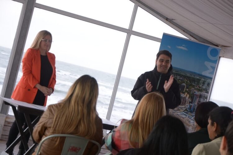 Recibieron certificados quienes egresaron de la Formación en 0peraria y Operario de la Industria Textil