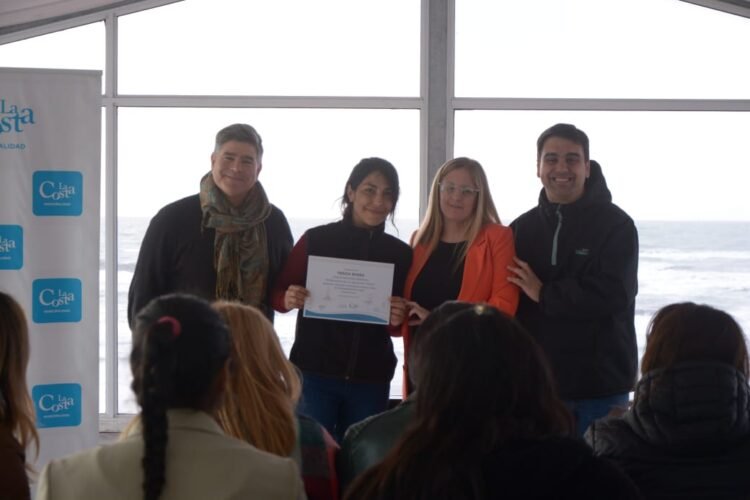 Recibieron certificados quienes egresaron de la Formación en 0peraria y Operario de la Industria Textil