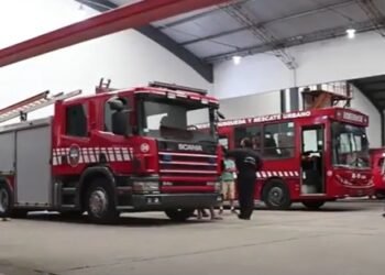 La Costa refuerza la seguridad con nuevos equipos de radio para Bomberos y un destacamento en Playa Grande de San Clemente del Tuyú