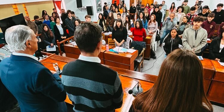 Con estudiantes de La Costa, sesionó el Parlamento Juvenil del Mercosur en el Concejo Deliberante