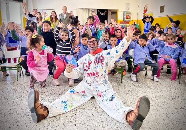 El Jardín de Infantes N° 904 recibió el taller “Se apagan las pantallas, se enciende la imaginación”