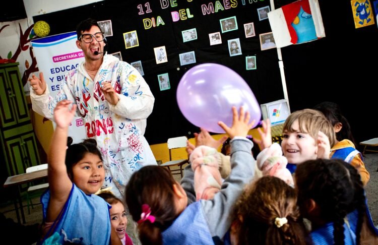 El Jardín de Infantes N° 904 recibió el taller “Se apagan las pantallas, se enciende la imaginación”