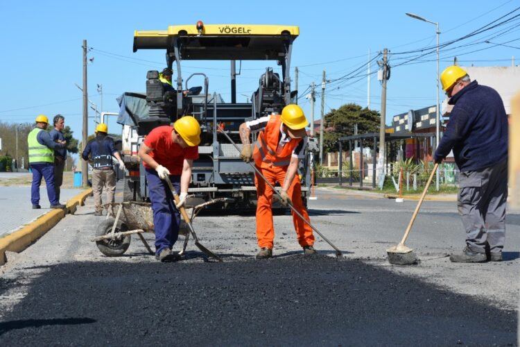 Continúan los trabajos del Plan Municipal de Bacheo en Santa Teresita