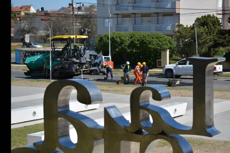 Continúan los trabajos del Plan Municipal de Bacheo en Santa Teresita