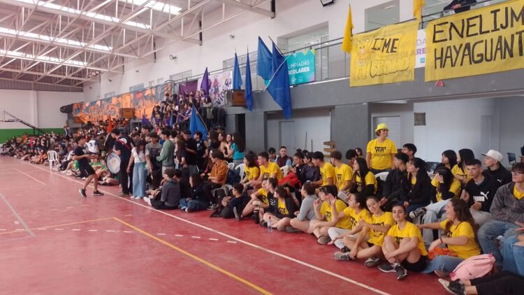 Estudiantes del Partido de La Costa vivieron la final de Handball de Olimpiadas Escolares