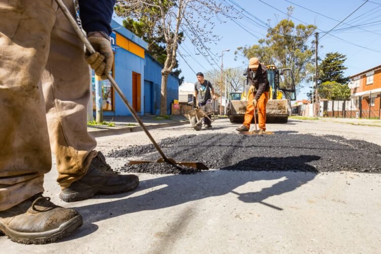 El Plan Municipal de Bacheo ya alcanzó más de 50 cuadras en Santa Teresita y Mar de Ajó