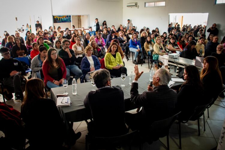 Provincia realizó una capacitación para brindar herramientas relacionadas a la problemática del suicidio