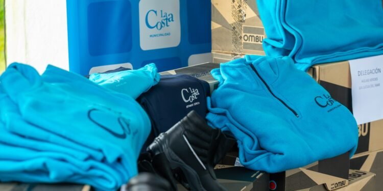 El Municipio entrega kits de indumentaria a las y los trabajadores de las Unidades de Gestión