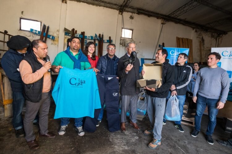 Se completó la entrega de indumentaria de trabajo en todas las delegaciones del Partido de La Costa