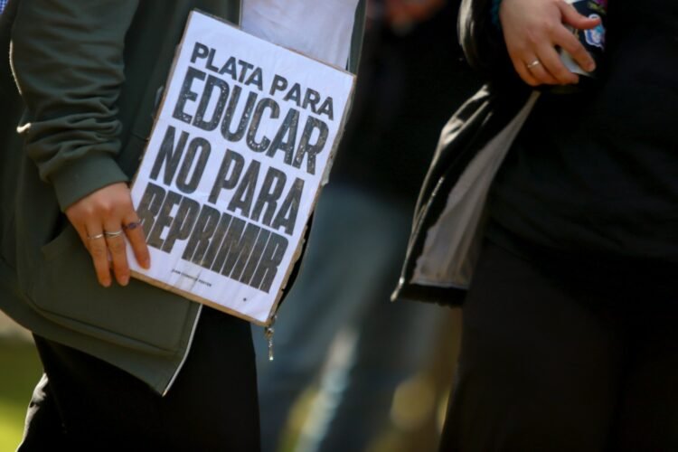 Vecinas y vecinos de La Costa se movilizaron en defensa de la Universidad Pública