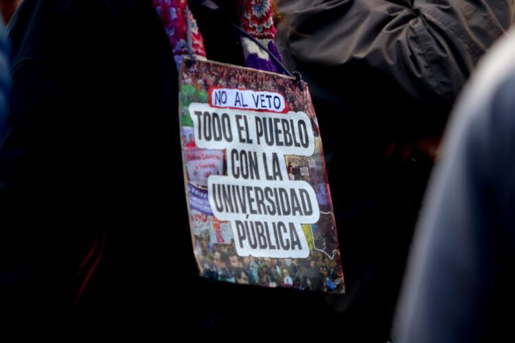 Vecinas y vecinos de La Costa se movilizaron en defensa de la Universidad Pública