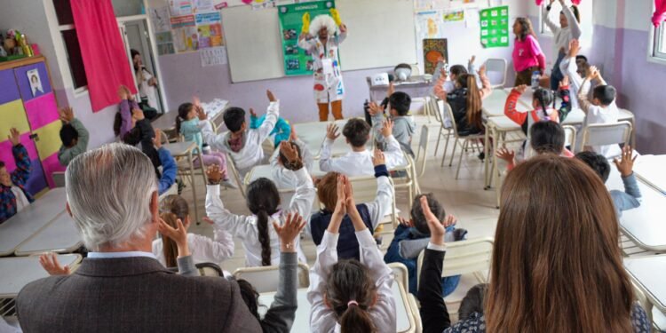 Se desarrolló el programa municipal “EduCiencia” en la Escuela Primaria N° 3 de Las Toninas
