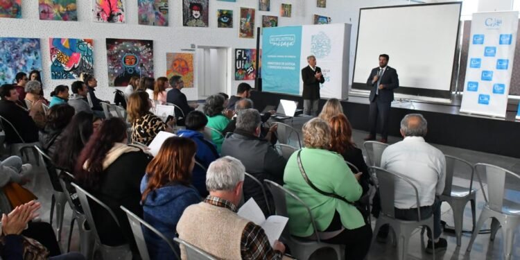 Escrituras sociales: más de 160 familias del Partido de La Costa recibieron su título de propiedad