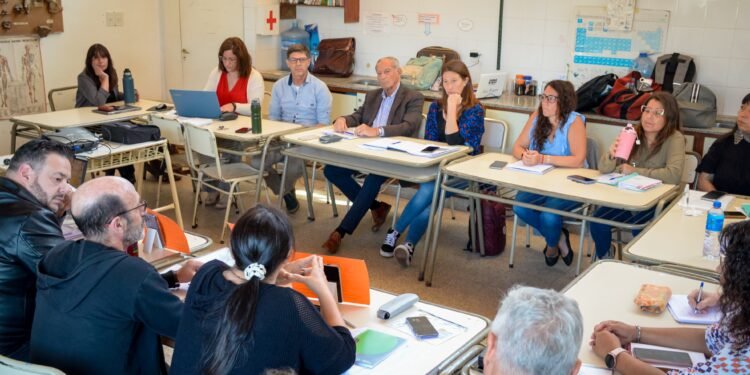 La Unidad Educativa de Gestión Distrital mantuvo una nueva reunión de trabajo