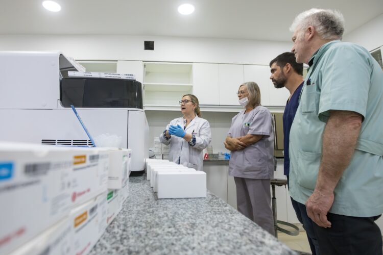 Personal de Laboratorio de los tres hospitales se capacitaron en el uso de nuevo equipamiento