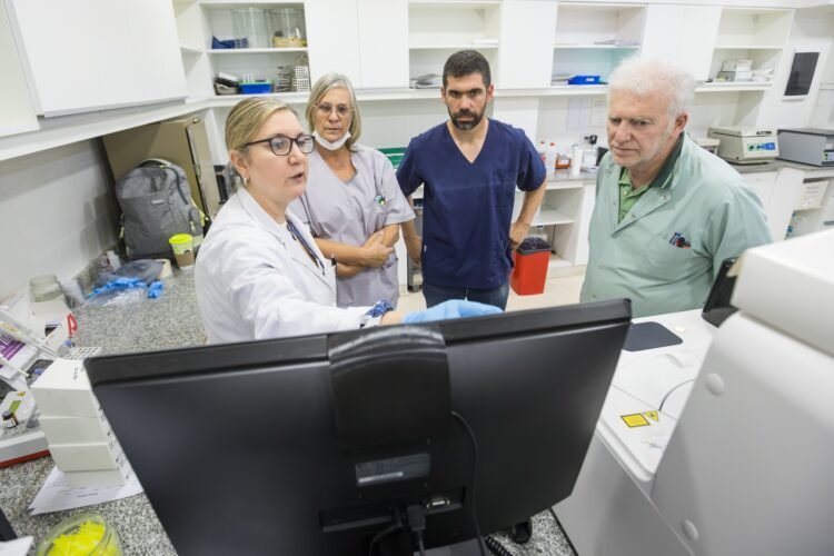 Personal de Laboratorio de los tres hospitales se capacitaron en el uso de nuevo equipamiento