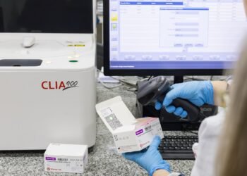 Personal de Laboratorio de los tres hospitales se capacitaron en el uso de nuevo equipamiento