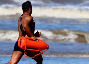 Operativo de Seguridad en Playa: Ubicación de las bajadas con cobertura de guardavidas en el Partido de la Costa