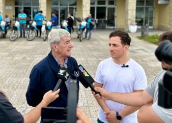 La Municipalidad de la Costa entregó motos a delegaciones del distrito