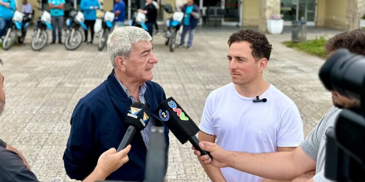 La Municipalidad de la Costa entregó motos a delegaciones del distrito