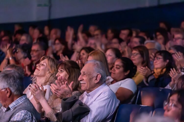A sala llena, el Coro Municipal celebró sus 30 años de trayectoria
