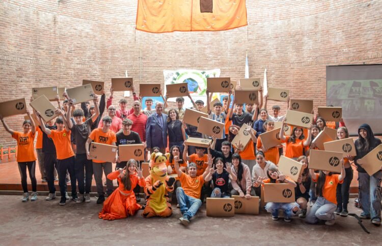 La Municipalidad de La Costa reconoció a participantes de las Olimpiadas Escolares