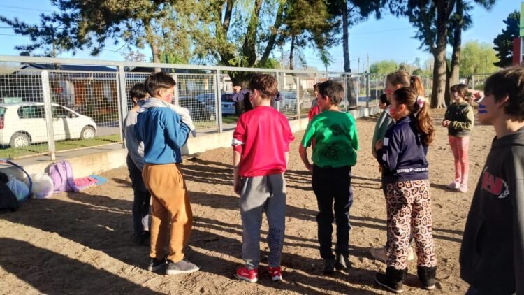 El taller “Cosa de Jóvenes” tendrá su acto de cierre de año en San Clemente y Santa Teresita