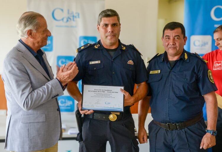 La municipalidad de La Costa reconoció a personal que colaboró con las tareas de rescate en Villa Gesell