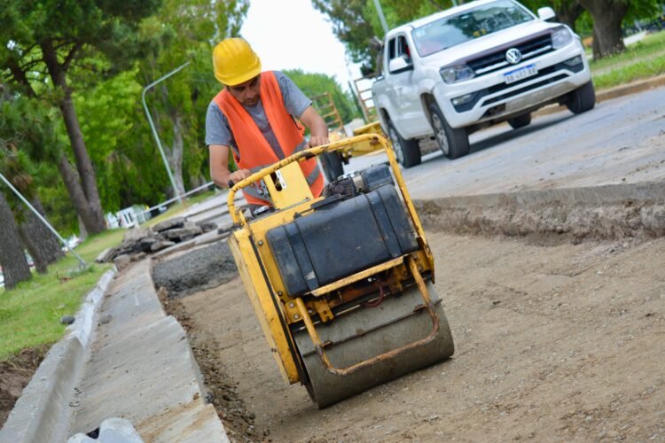 Plan municipal de bacheo: trabajos simultáneos en San Clemente y Mar de Ajó