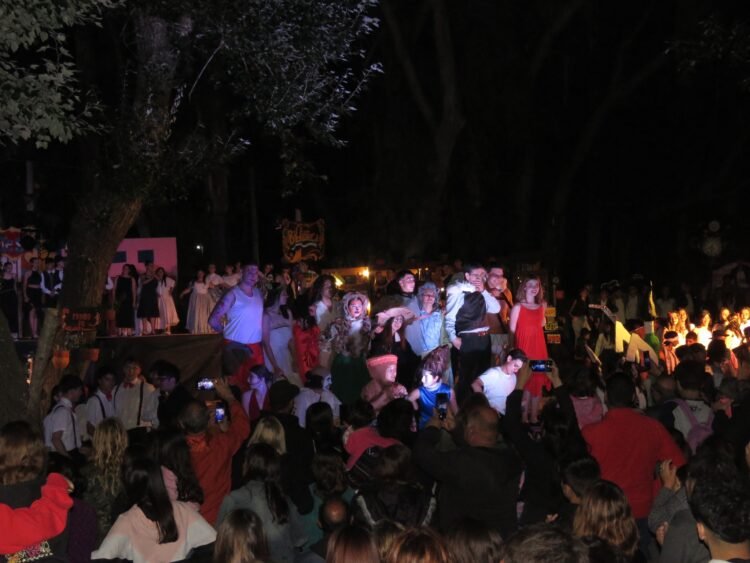 La Escuela Municipal de Bellas Artes despidió el año con un imponente espectáculo en San Clemente