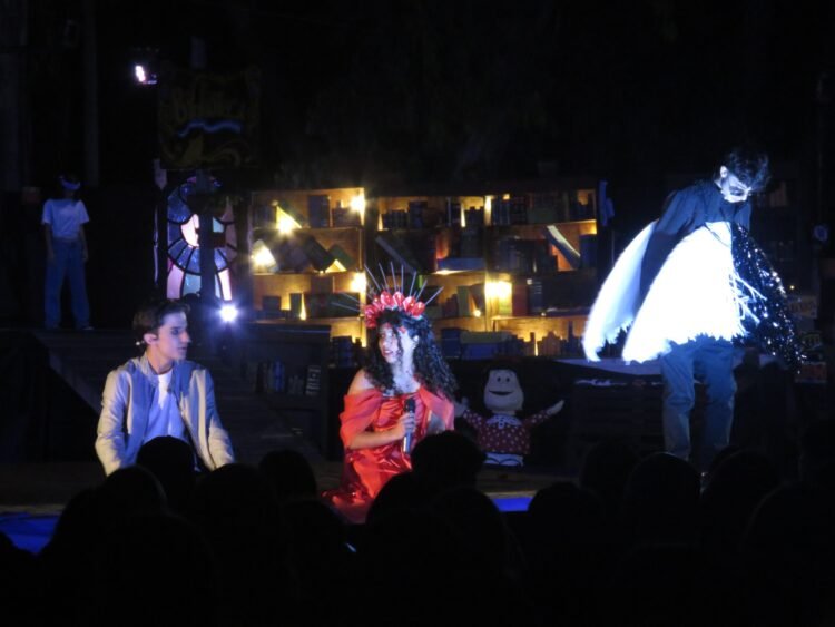 La Escuela Municipal de Bellas Artes despidió el año con un imponente espectáculo en San Clemente