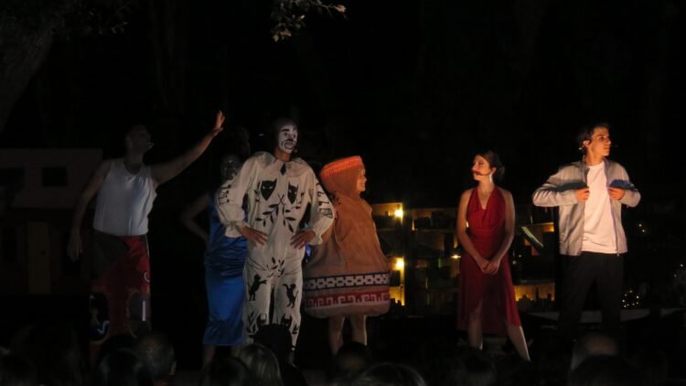 La Escuela Municipal de Bellas Artes despidió el año con un imponente espectáculo en San Clemente