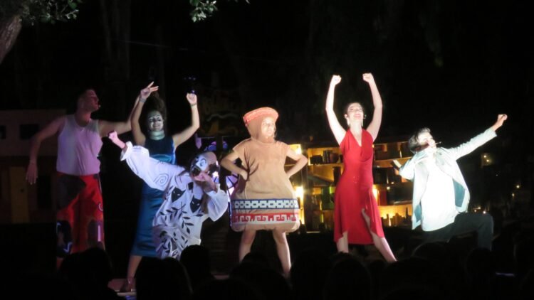 La Escuela Municipal de Bellas Artes despidió el año con un imponente espectáculo en San Clemente