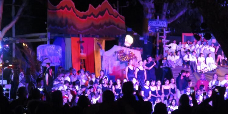 La Escuela Municipal de Bellas Artes despidió el año con un imponente espectáculo en San Clemente