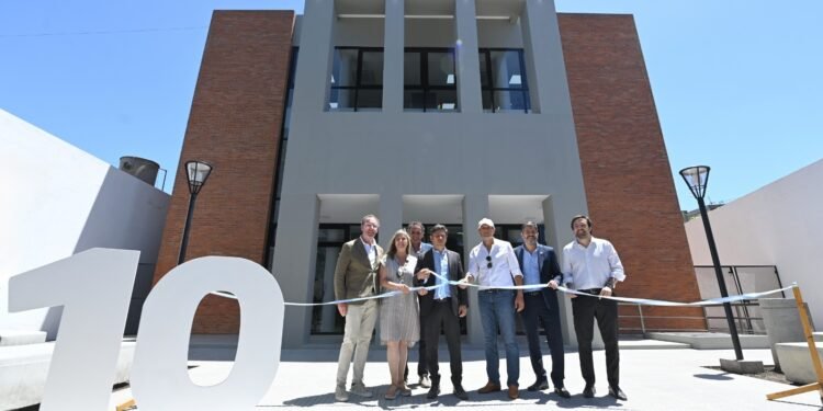 YA FUNCIONA LA OFICINA DE CARLOS CASARES EN LA NUEVA CASA DE LA PROVINCIA