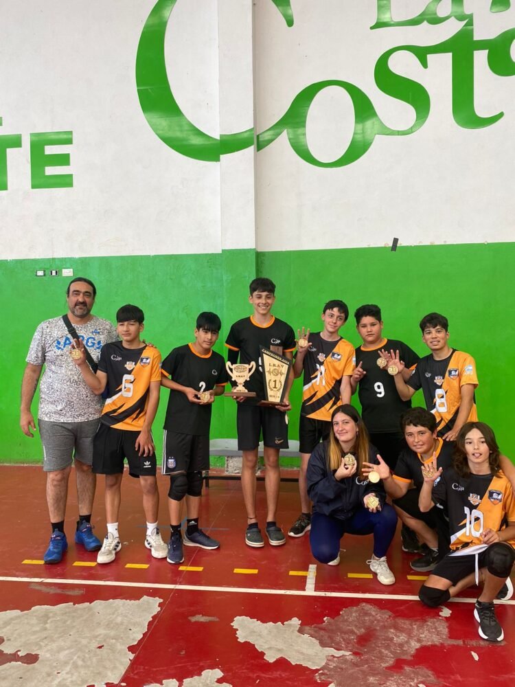 Destacada actuación de las Escuelas Municipales de Vóley en la final de la Liga Regional de Inferiores