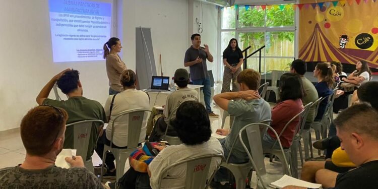 Temporada 2025: Finalizaron los cursos de manipulación de alimentos en San Bernardo y San Clemente